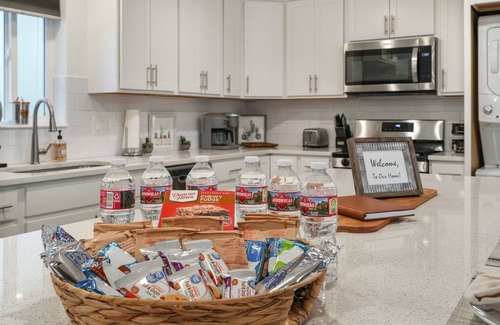 Springville Casa | Modern culinary kitchen, Luxury, Cozy Home & Pet-Friendly!