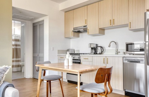 Palms Apartamento | Modern Culver City 1BR w/ Gym & Roof Lounge, Walkable Area, by Blueground