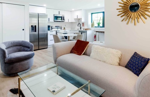 Brookland Apartamento | Modern DC Apartment Rental - Remote-Work Friendly!