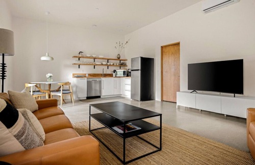 Clarkdale Condominio | Modern Desert Retreat at Penumbra · Suite 1