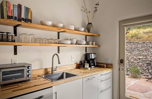 Clarkdale Apartamento | Modern Desert Retreat at Penumbra · Suite 4