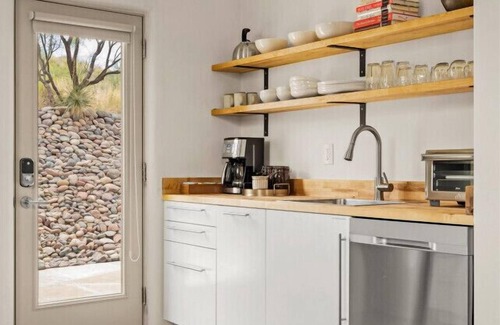 Clarkdale Apartamento | Modern Desert Retreat at Penumbra · Suite 5