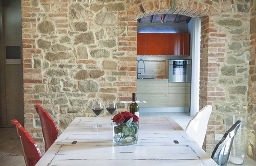 Badicorte Casa | Casa de diseño moderno con maravillosa piscina, ubicada en un pequeño pueblo