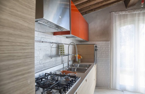 Badicorte Casa | Casa de diseño moderno con maravillosa piscina, ubicada en un pequeño pueblo