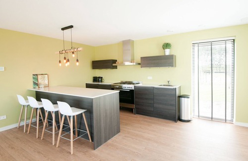 Tholen Casa | Modern design lodge with combi microwave