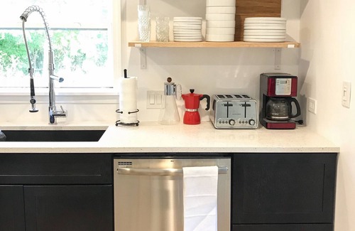 Sawyer Casa | Brillante diseñador moderno Maple Street Beach House