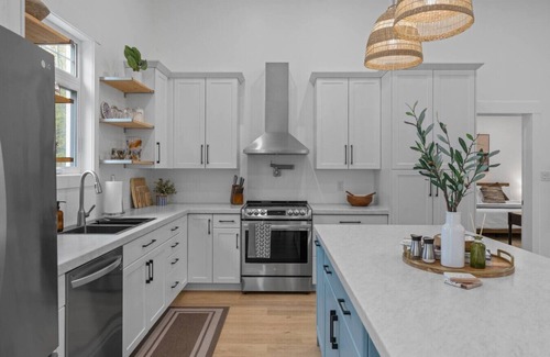Shediac Casa | Modern Designer Home | Sauna, BBQ & 3+ Acre Escape