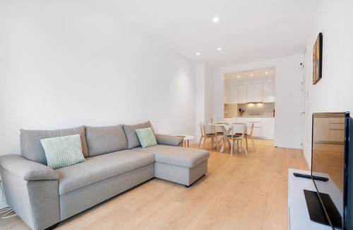 El Besos i el Maresme Apartamento | Moderno Oasis Diagonal Mar: Apartamento 2BR con Piscina y Parking