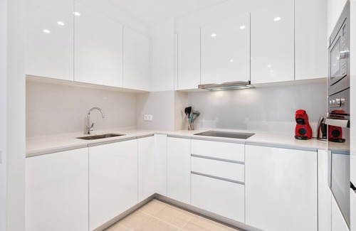 El Besos i el Maresme Apartamento | Moderno Oasis Diagonal Mar: Apartamento 2BR con Piscina y Parking