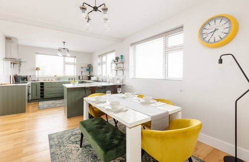 Dingle Casa | Modern Dingle House 1 mile outside the town in a private location