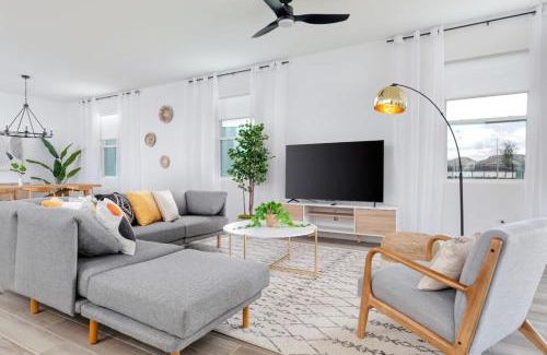 West Haven Casa | Modern Disney Retreat, 5BR Magic Home