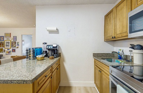 Croissant Park Apartamento | Modern dog friendly home with fully equipped kitchen and quick airport access