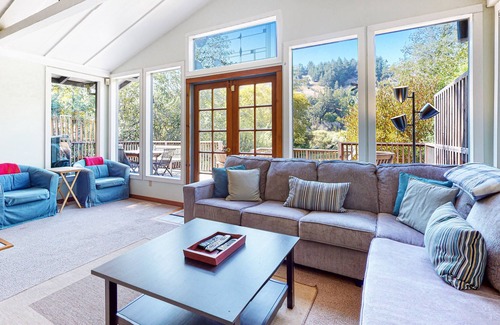 Duncans Mills Casa | Modern dog-friendly riverfront home with a hot tub, great views, washer/dryer