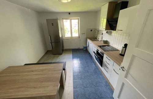 Engen Condominio | Modern double rooms with TV, WiFi, shared bathroom and kitchen