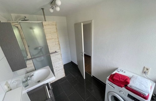 Engen Condominio | Modern double rooms with TV, WiFi, shared bathroom and kitchen
