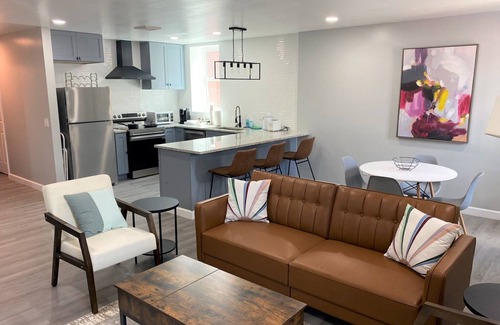 South Charleston Apartamento | Modern downtown apartment, spacious in a great location