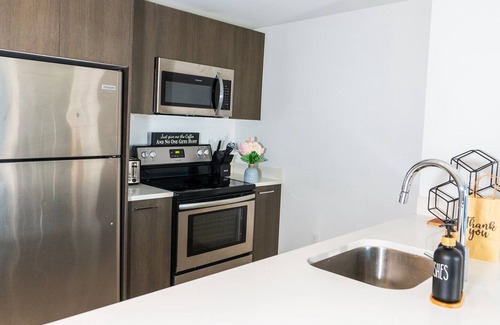 Overtown Condominio | Modern Downtown 2BR Condo in the Heart of Miami Infinity Pool & Resort Amenities