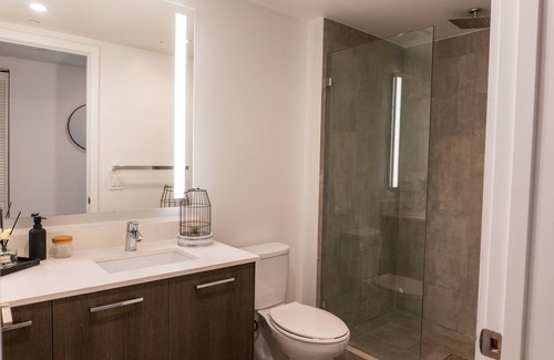 Overtown Condominio | Modern Downtown 2BR Condo in the Heart of Miami Infinity Pool & Resort Amenities