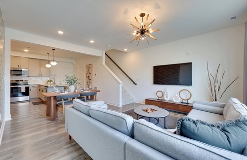 Wake Forest Apartamento | Modern Downtown Apt w/ Balcony in Wake Forest!