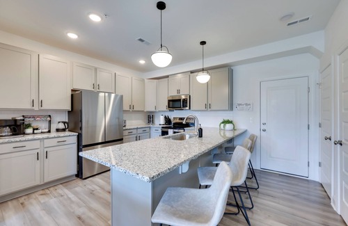 Wake Forest Apartamento | Modern Downtown Apt w/ Balcony in Wake Forest!