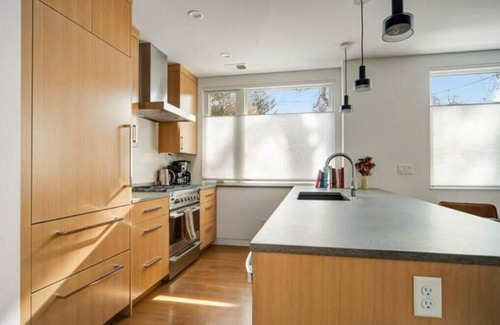 Central Boulder Casa | Modern Downtown Boulder Home, Rooftop Deck & Flatiron Views