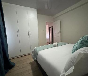 Gaborone Apartamento | Modern Downtown Escape