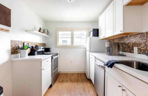 Old North End Apartamento | Modern Downtown Flat- Near Church Street, Parking!
