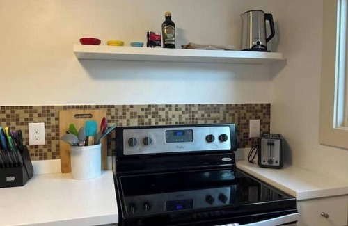 Old North End Apartamento | Modern Downtown Flat- Near Church Street, Parking!