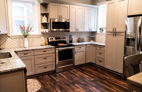 St. Louis Casa | Modern Downtown Getaway w/ Yard & Grill