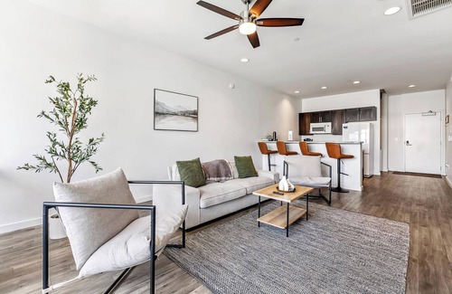 Historic Downtown Baton Rouge Apartamento | Modern Downtown High-Rise Apartment