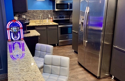 Harrisburg - Hershey Apartamento | Modern Downtown Blue Steel Suite