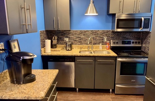 Harrisburg - Hershey Apartamento | Modern Downtown Blue Steel Suite