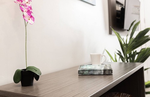 Midway District Casa | Modern Downtown 💎 WiFi, Cable, Parking, Comfy Bed