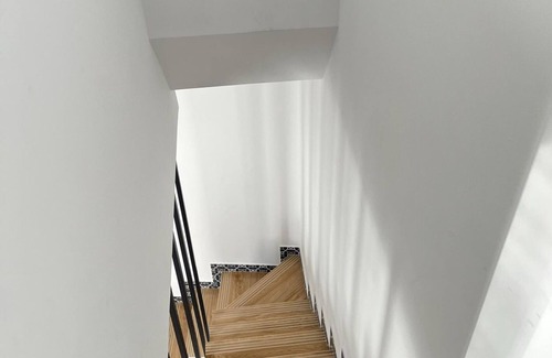 Capuchinos Apartamento | Dúplex moderno 2 hab, terraza, Wi-Fi, aire acondicionado en Málaga