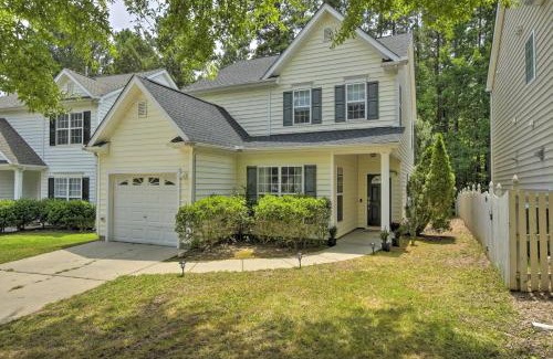 Durham Casa | Modern Durham Retreat with Private Yard and Patio
