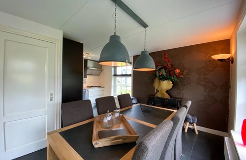 Hippolytushoef Villa | Villa estilo Wieringer con terraza jardín