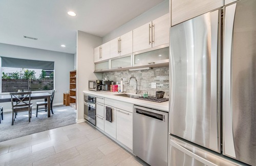 East Hill Casa | Modern East Hill Home, Premier Location!