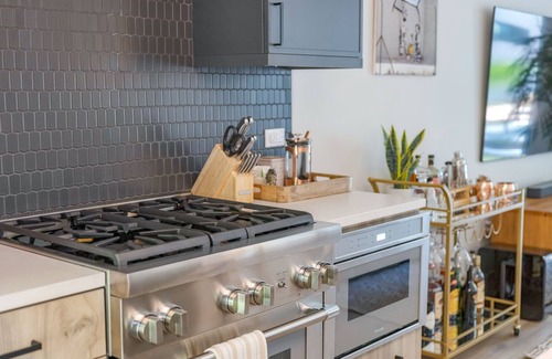 Holly Casa | Modern Eastside Oasis - Prime Location, 2 Bed / 2 Bath, Screened Porch