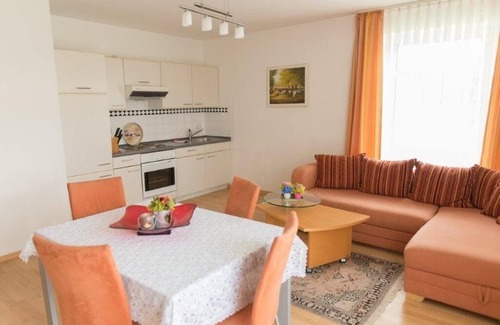 Neualbenreuth Apartamento | Modern Eingerichtete Ferienwohnung mit Balkon und Küchenzeile