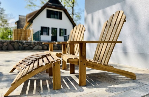 Zirchow Casa | Modern Eingerichtetes Reetdachhaus mit Einladender Terrasse