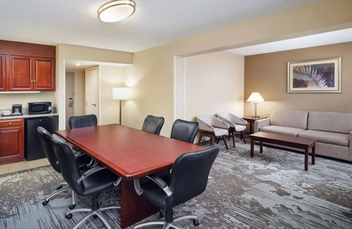 Rocky Mount Casa | Modern Elegance: Close to Rocky Mount City Lake. Onsite Parking, Pool!
