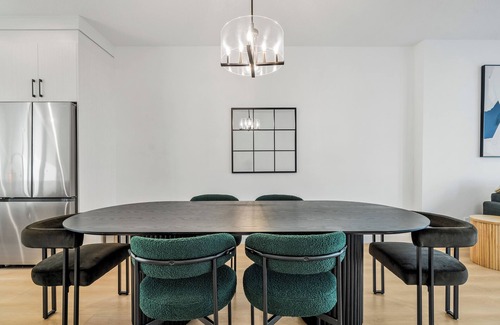 Sage Hill Casa | Modern Elegance & Comfort – 3BR + 3 Ensuites, AC