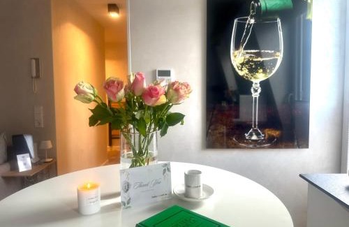 Mitte Apartamento | Modern Elegance in historical City Center