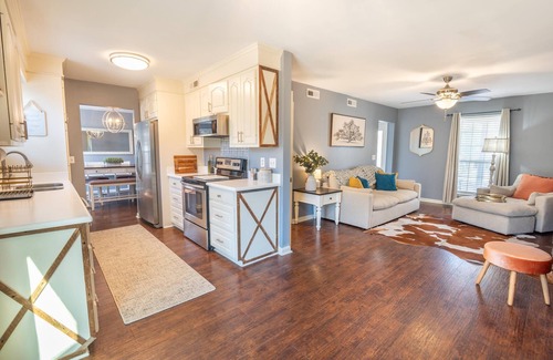 North Charleston Casa | Modern Elegance in North Charleston!