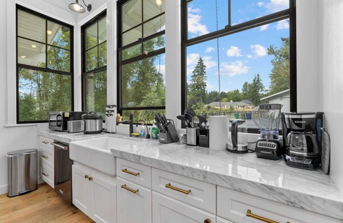 Union Hill-Novelty Hill Casa | Modern Elegance in Nature on 224th Ave #41901