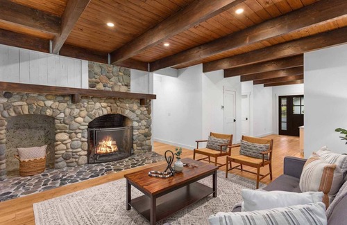 Union Hill-Novelty Hill Casa | Modern Elegance in Nature on 224th Ave