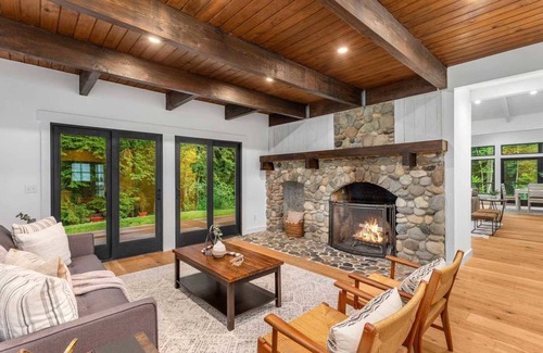 Union Hill-Novelty Hill Casa | Modern Elegance in Nature on 224th Ave