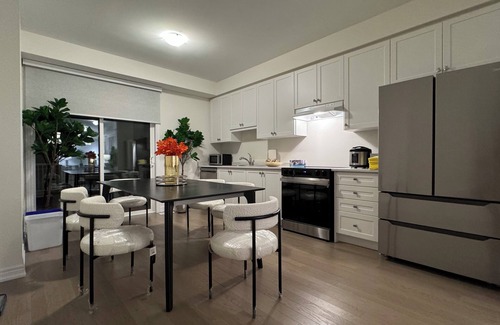 Pickering Casa | Modern Elegance: New Seaton Luxury Home in Pickering