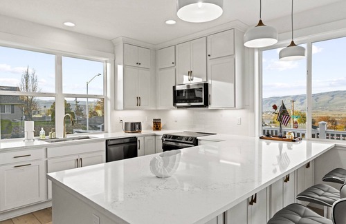The Dalles Casa | Modern Elegance, Open Concept, Peaceful, Luxurious...Traveler's Sanctuary!