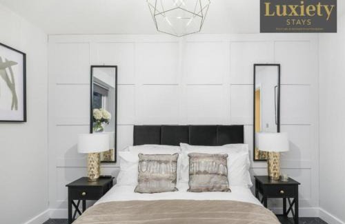 Southend-on-Sea Apartamento | Modern & Elegant 1BR City Centre - Near High St & Southend Beach by Luxiety Stays
